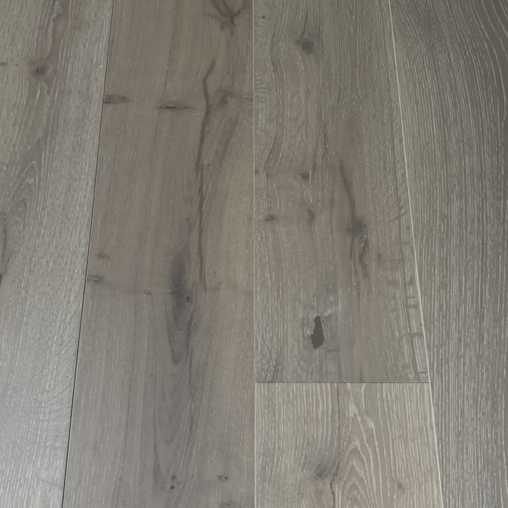 Developer Oak Semi-Antique 220 White Washed