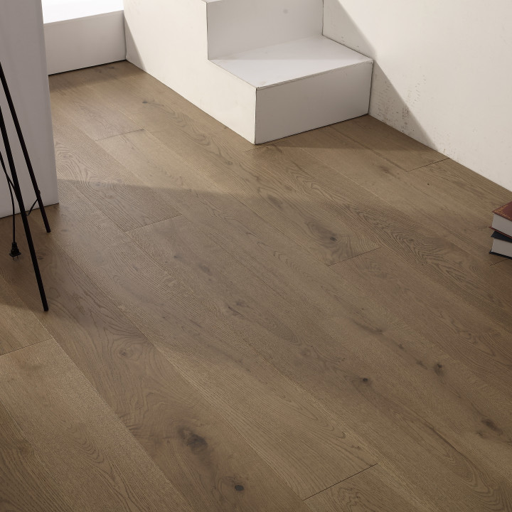 Metropolitan click 190 Butterscotch oak brushed and matt lacquered
