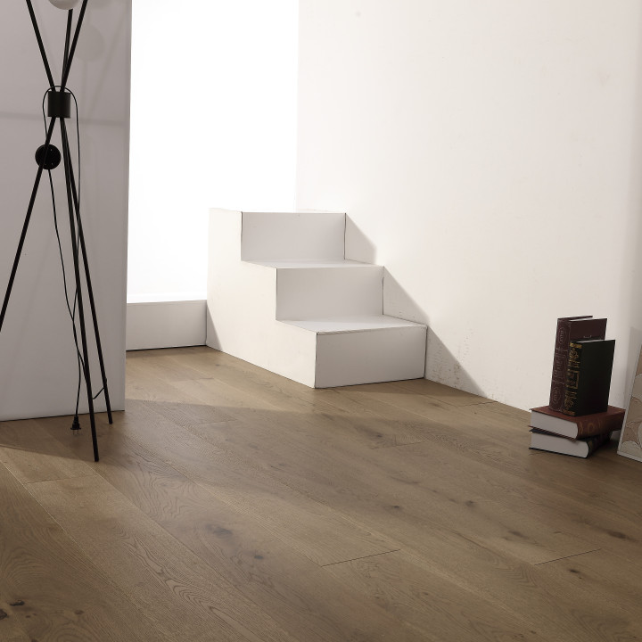Metropolitan click 190 Butterscotch oak brushed and matt lacquered