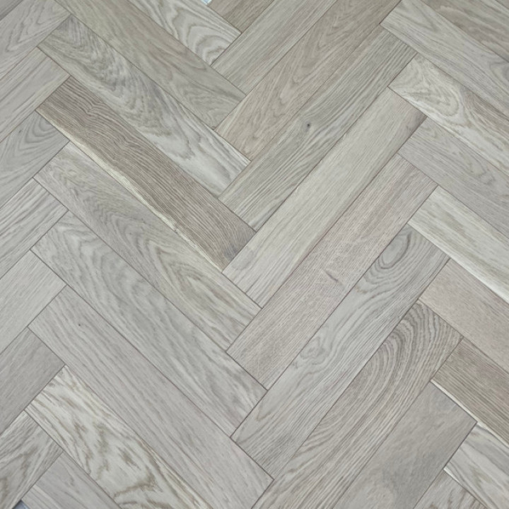 Schoolhouse petit 10mm Invisible Matt lacquered Herringbone