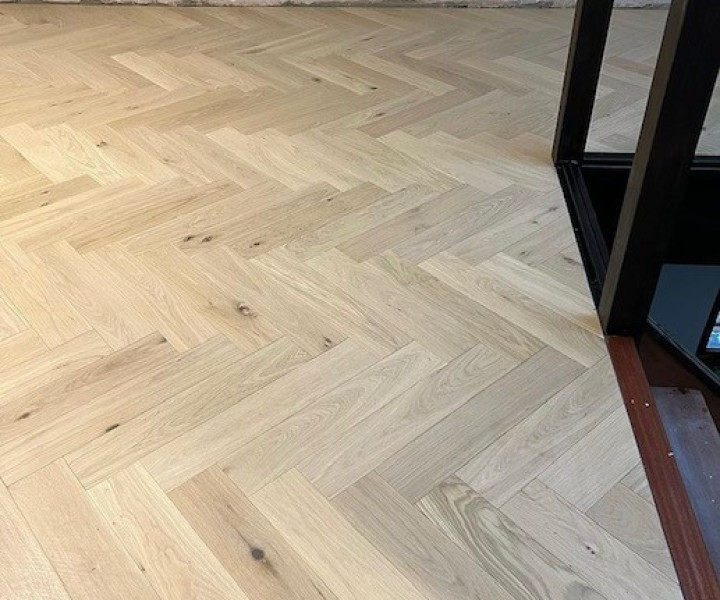 Brooks CONTRACT Invisible Matt Lacquered Herringbone CH111