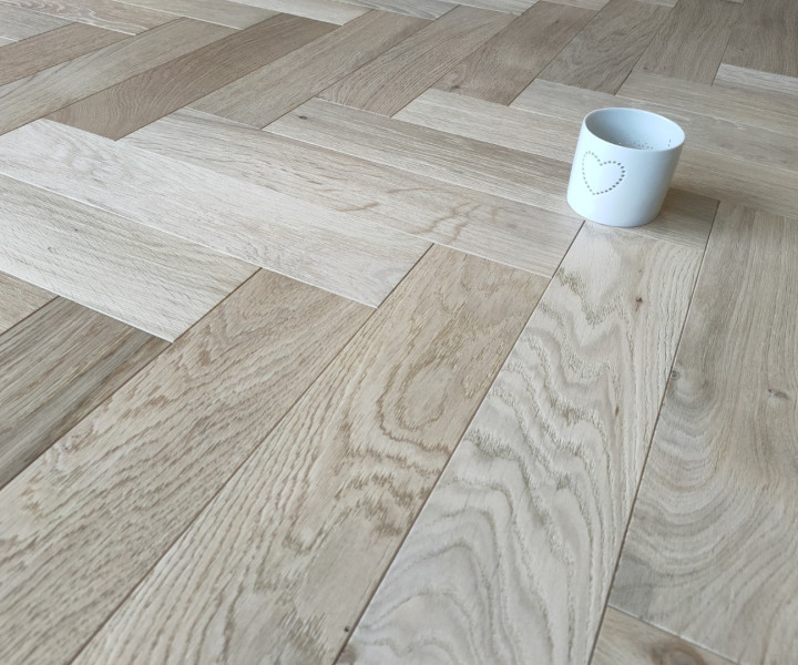 Developer Oak Herringbone Invisible Lacquered