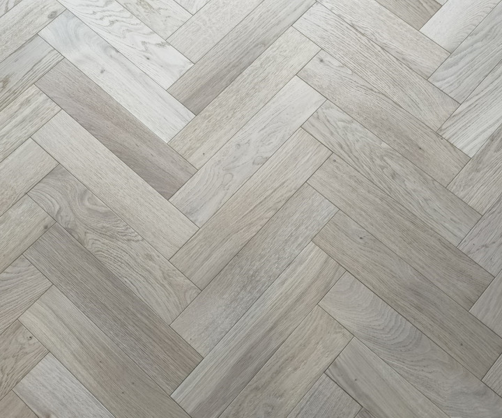 Developer Oak Herringbone Invisible Lacquered