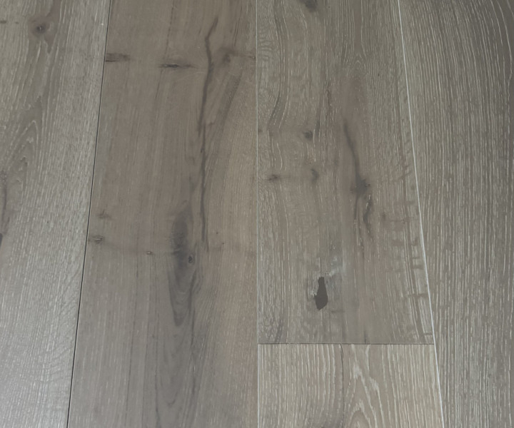 Developer Oak Semi-Antique 220 White Washed
