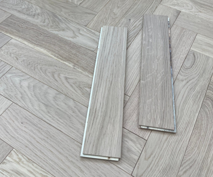 Schoolhouse petit 10mm Invisible Matt lacquered Herringbone