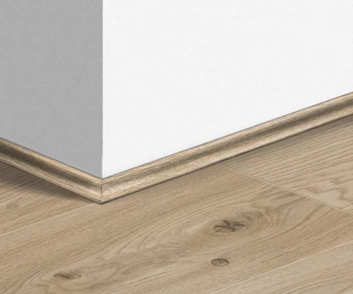 V-Groove Scotia to complement flooring